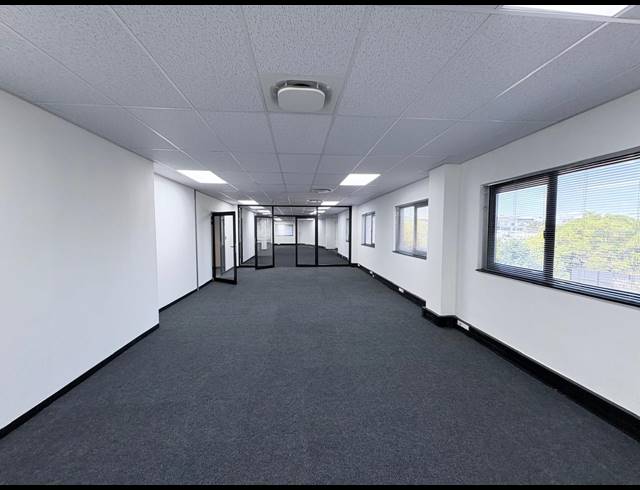 739M² OFFICE TO LET IN MIDRIDGE PARK